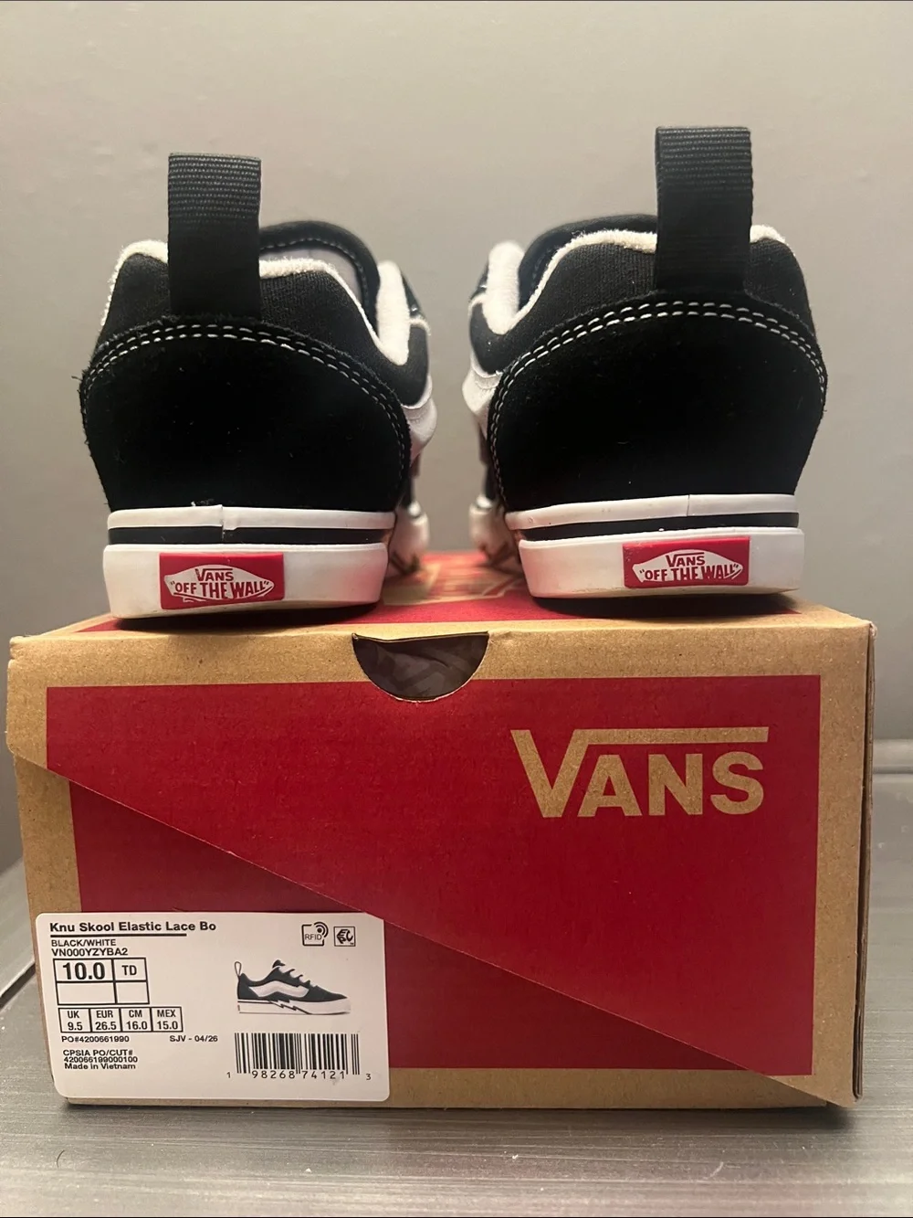 Vans Knu Skool Elastic Lace Bolt. Black and white. Toddler size 10